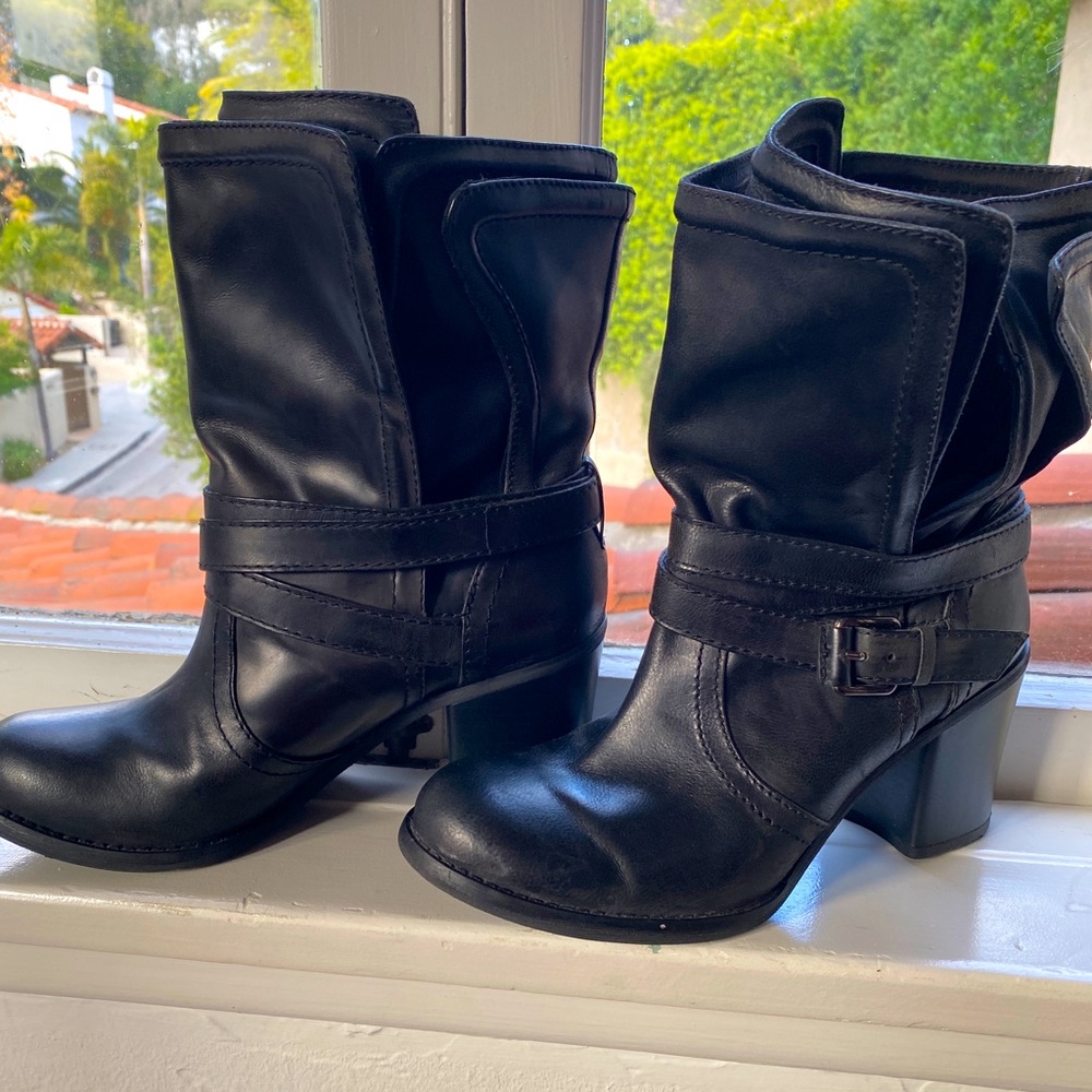 BCBG black leather boots size 8.5 like new!
